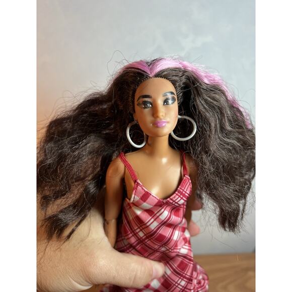 2019 Mattel Fashion Barbie Pink Red Plaid Dress Articulated Joints - Picture 6 of 9